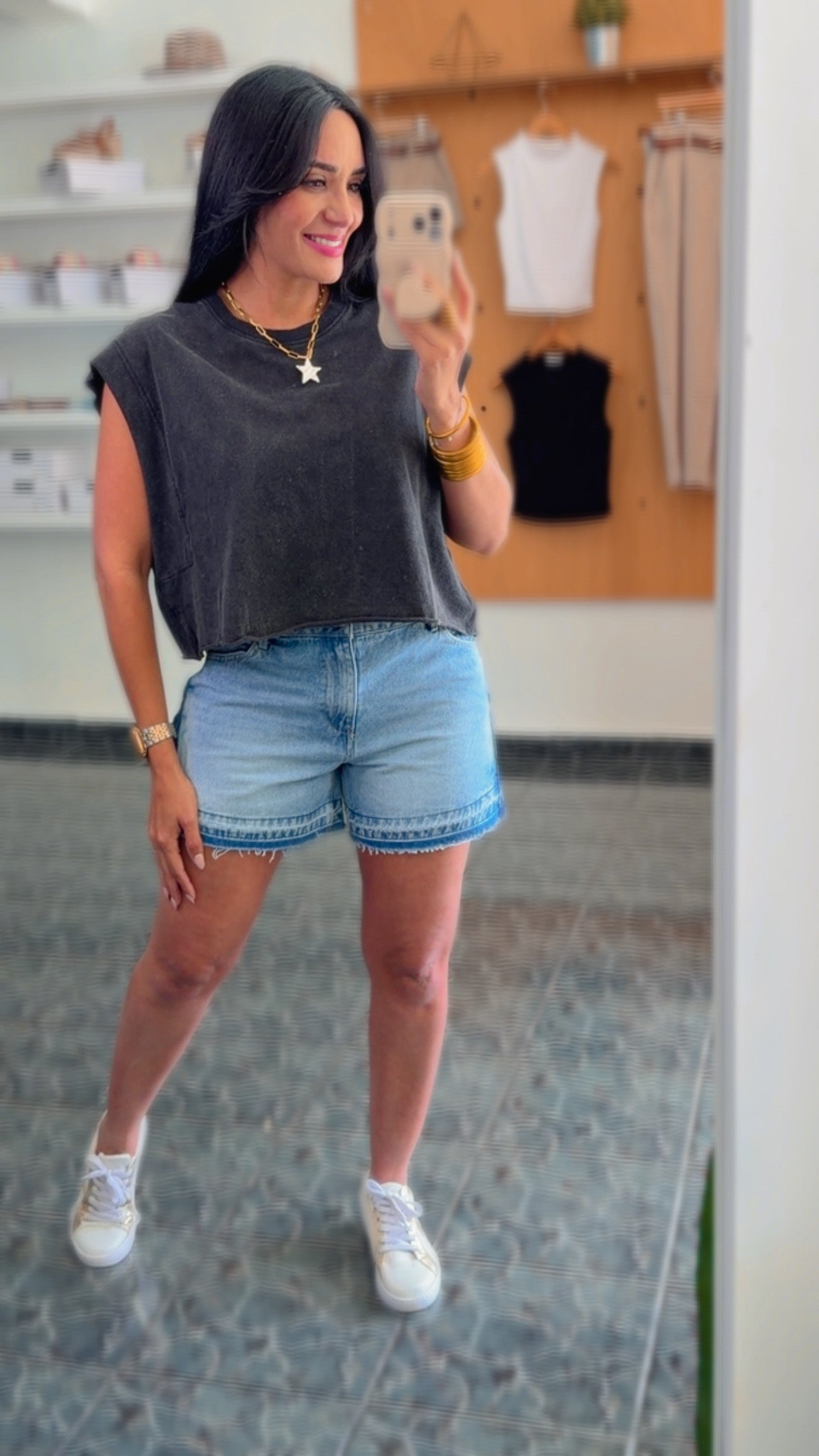 Black Boxy Sleeveless Cropped Top