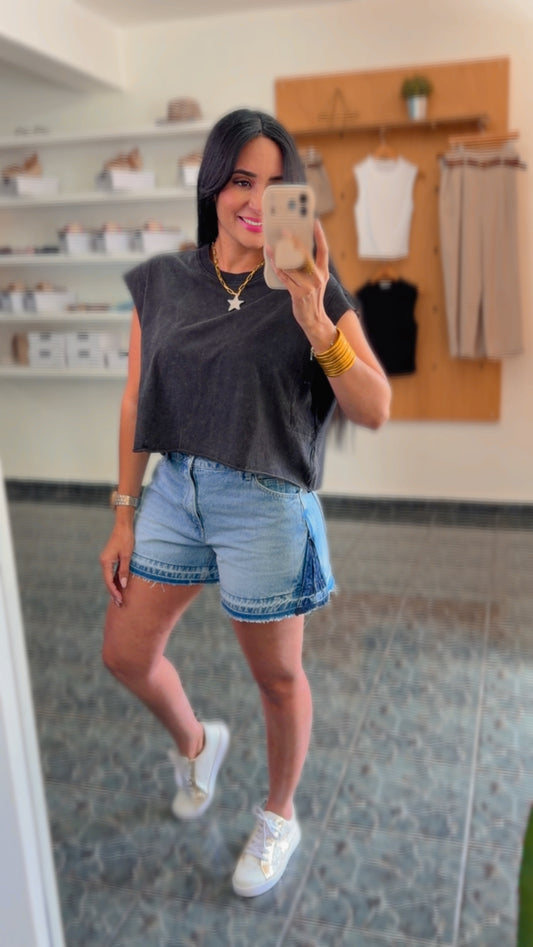 Black Boxy Sleeveless Cropped Top