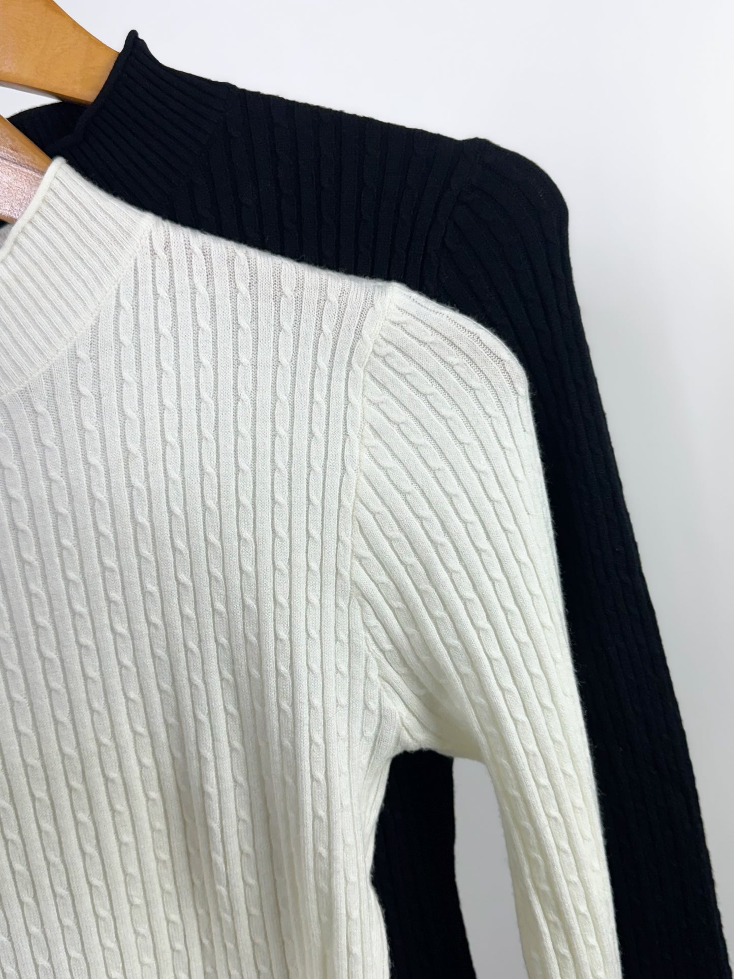 Ribbed Knit Sweater w Sleeve Buttons