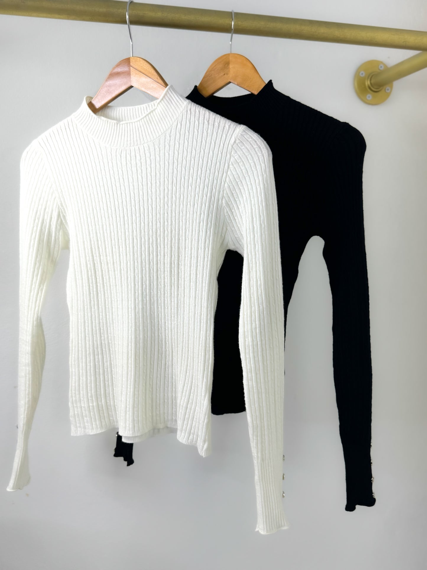 Ribbed Knit Sweater w Sleeve Buttons